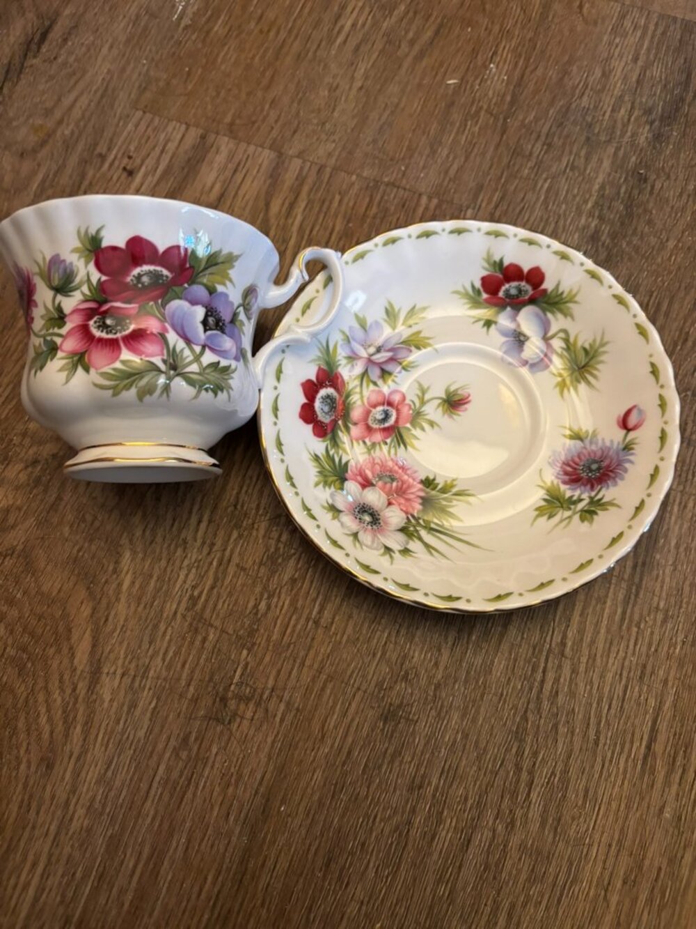 Royal Albert Bone China Teacup Tea Cup Saucer set Flower of the Month Anemones